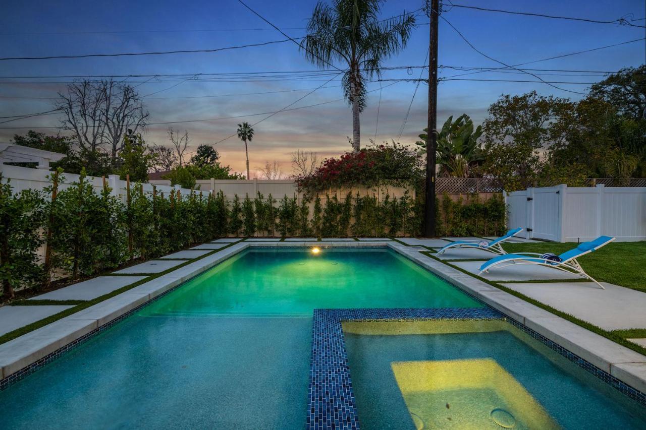 Universal Stellar With Pool And Jacuzzi Villa