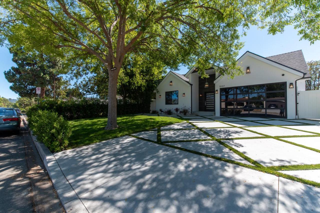Universal Stellar With Pool And Jacuzzi Villa